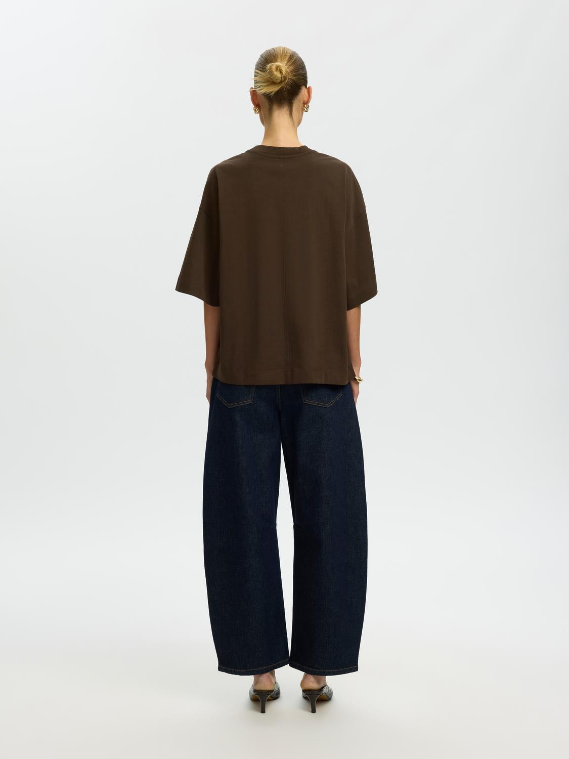 model_shot-back